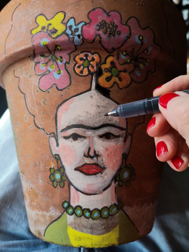 Volto di Frida Kahlo sul vaso